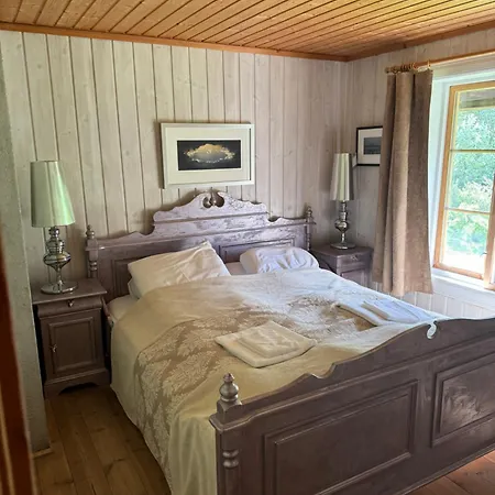 Kvaale Gard Farm stay Lom