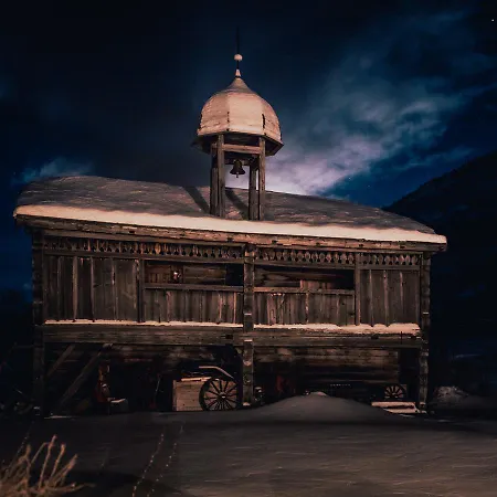 Kvaale Gard Farm stay Lom