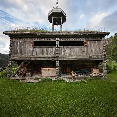 Kvaale Gard Farm stay Lom